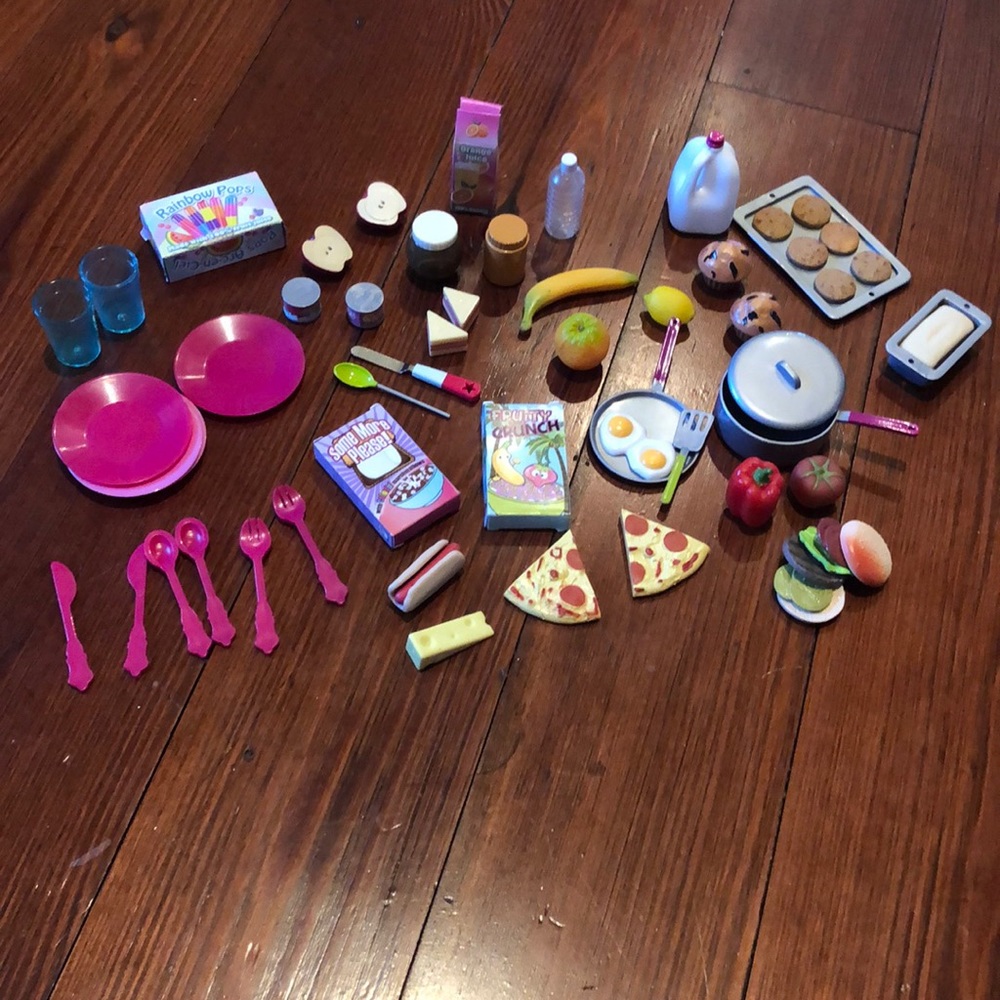 American girl picnic/food ser
